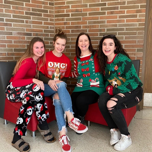 🦋Meet Your Posher🦋 - Picture 4 of 4